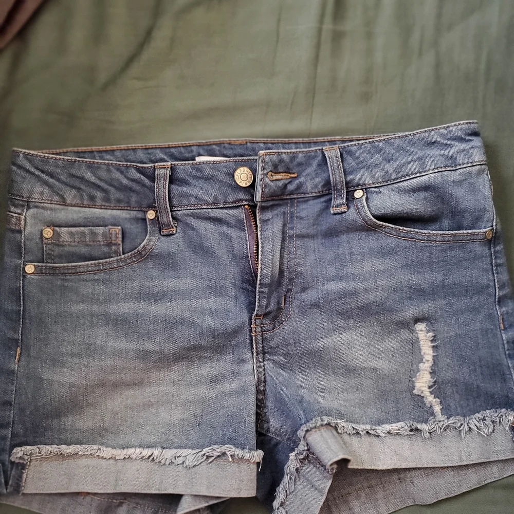 Distressed and Cuffed Celebrity Pink Shorts - Picture 1 of 5